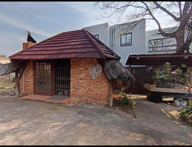 3 BEDROOM HOUSE FOR SALE IN WOODMERE